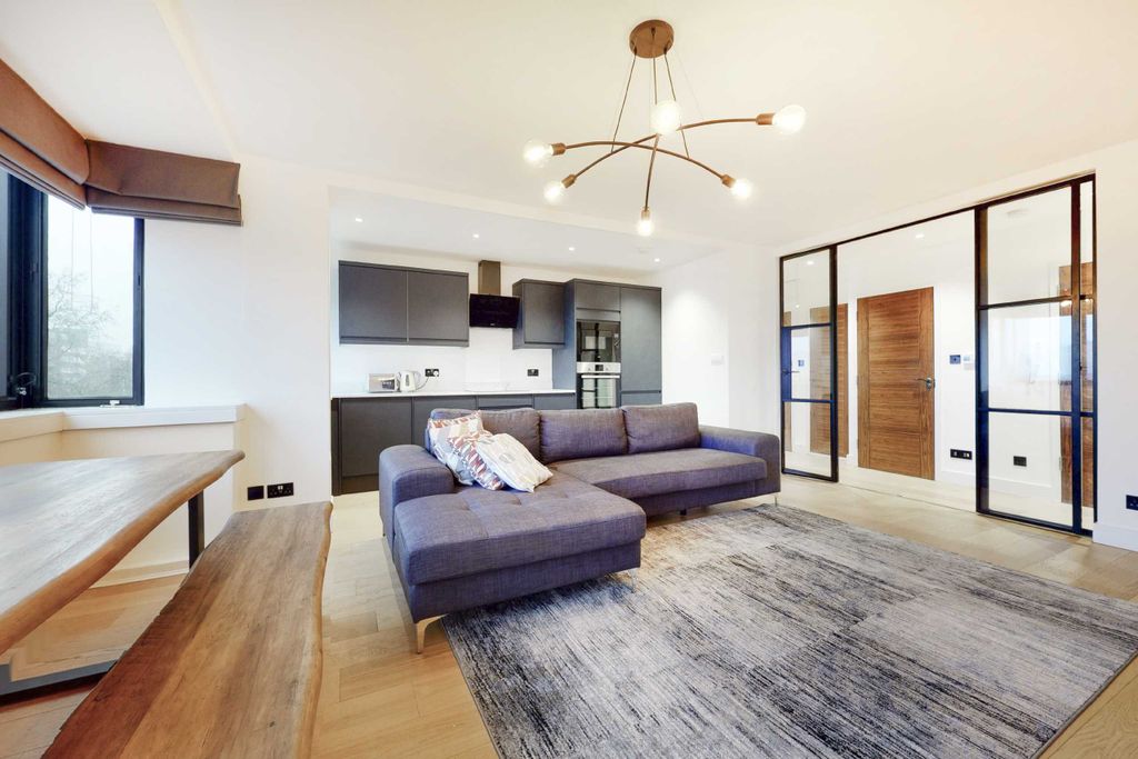 Property photo 2 of 18 Photo