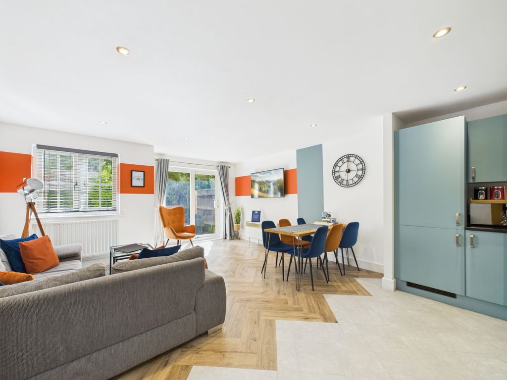 Property photo 2 of 11 Gallery