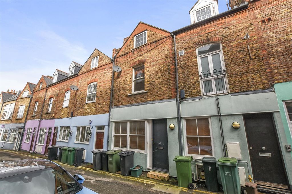 Property photo 1 of 10 08-2c98Gcpmsc - 7A Canfield Place - Exterior -Orig