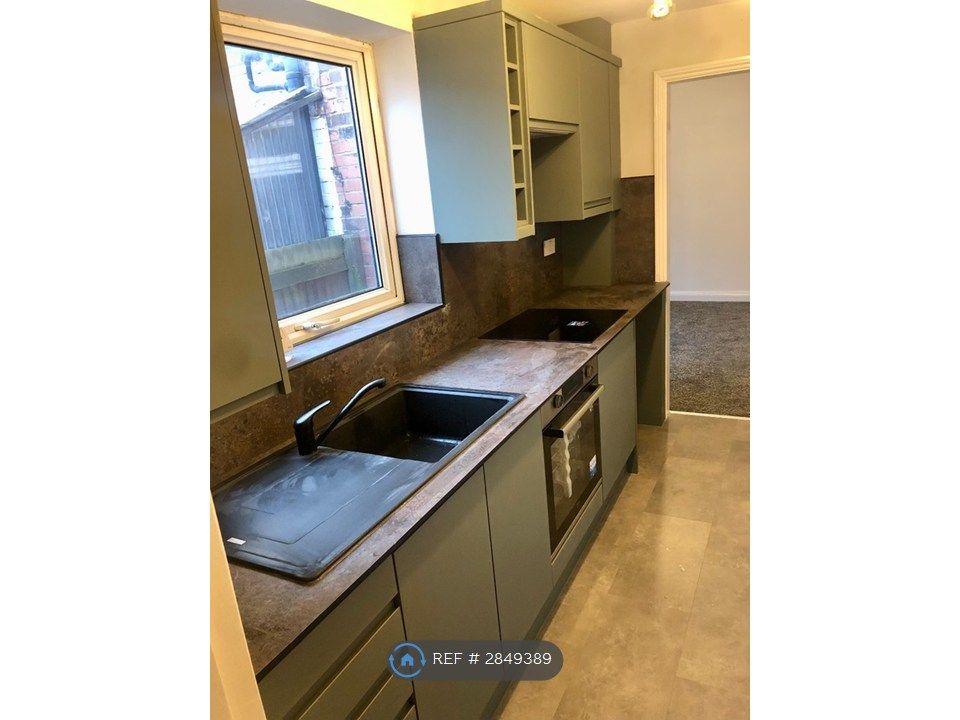 Property photo 2 of 10 Kitchen