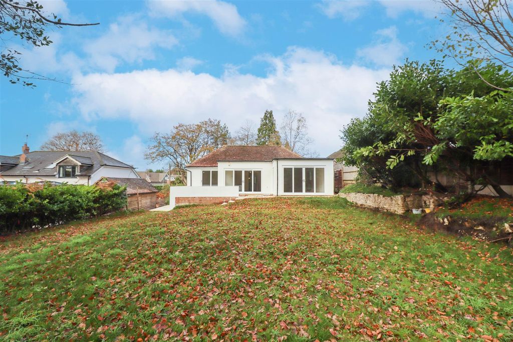 Property photo 2 of 19 Garden