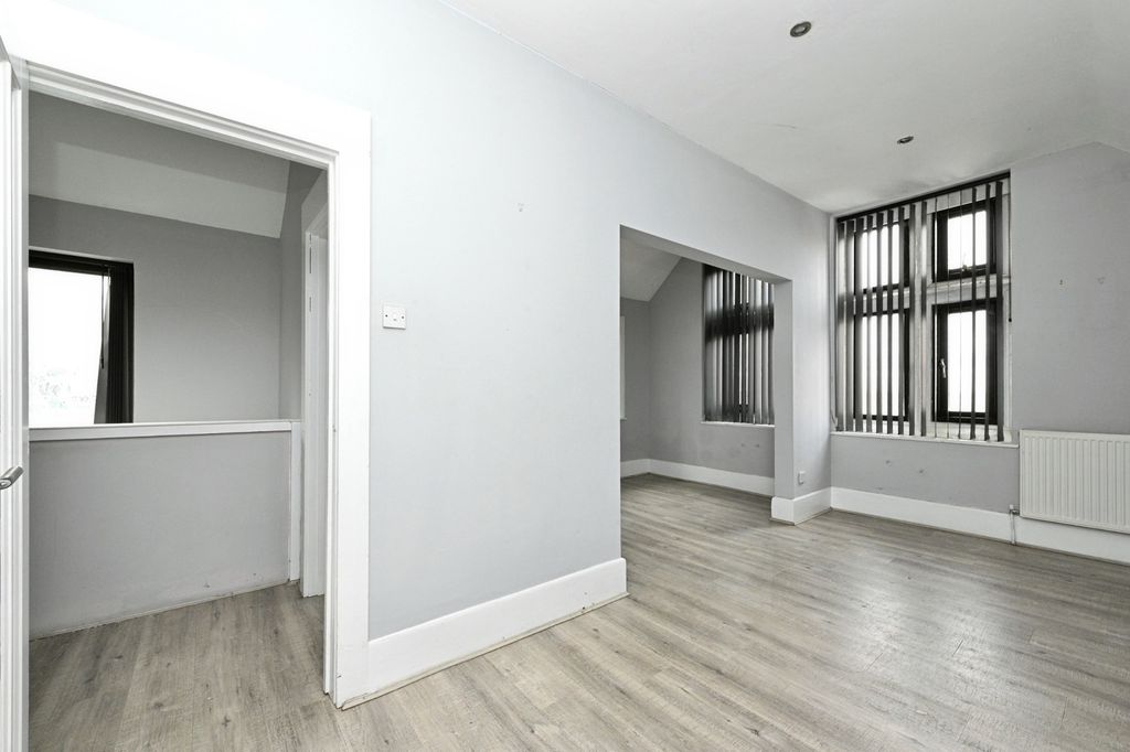 Property photo 3 of 30 Photo