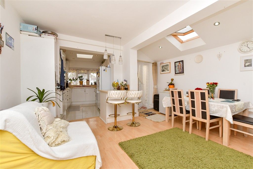 Property photo 3 of 11 Dining Area