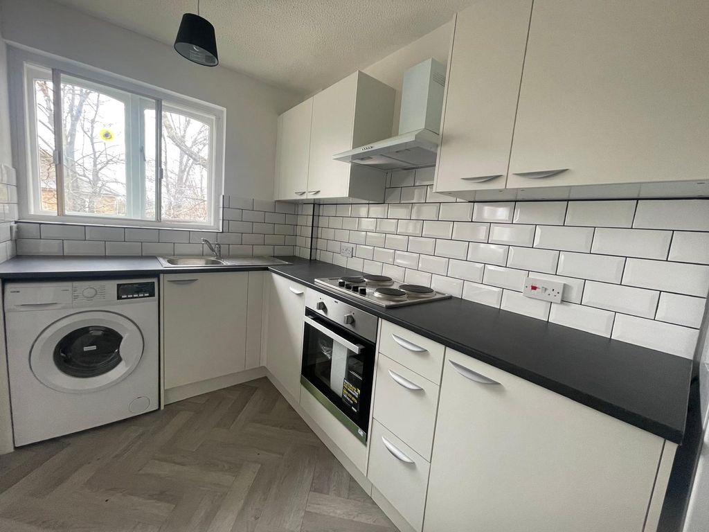Property photo 1 of 6 Newly Refurbished 1-Bedroom Flat Next To Leytonstone