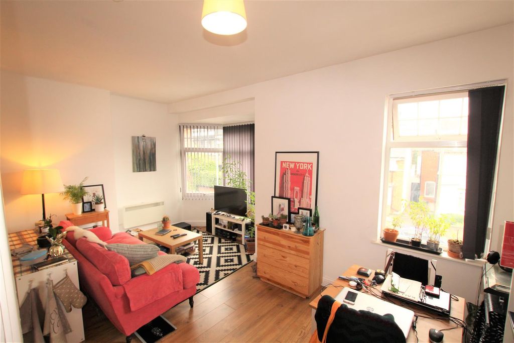 Property photo 1 of 11 Lounge