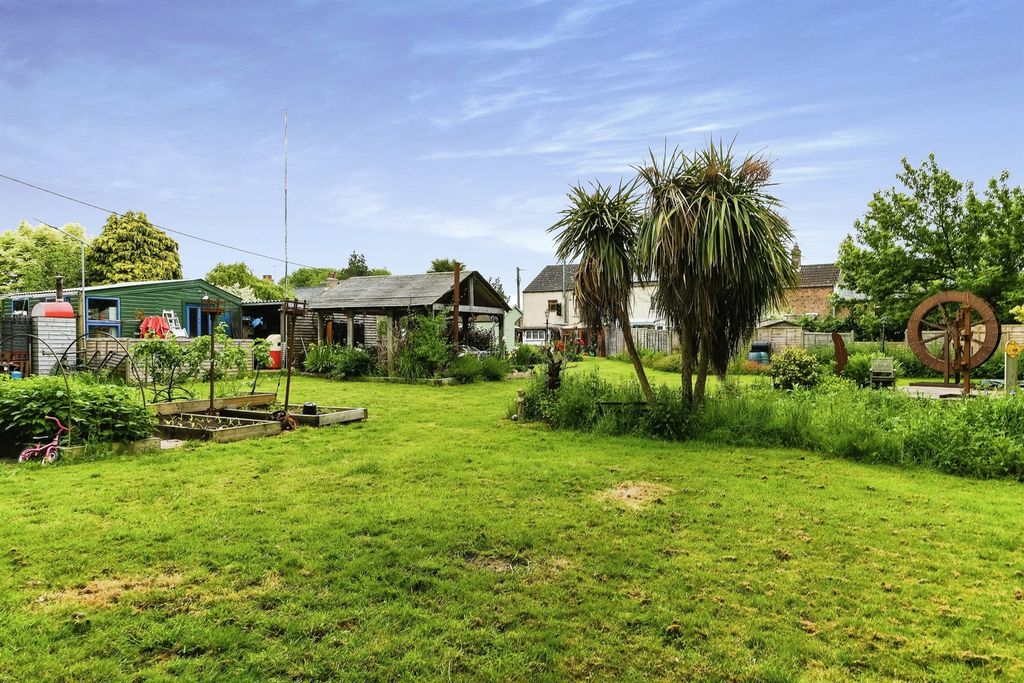 Property photo 2 of 19