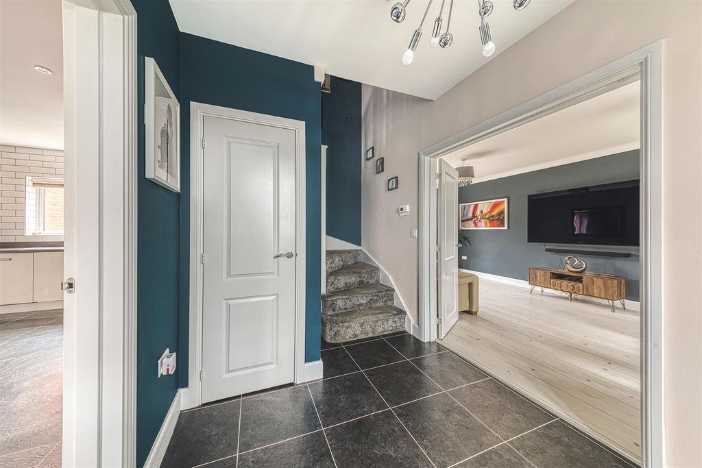 Property photo 3 of 41