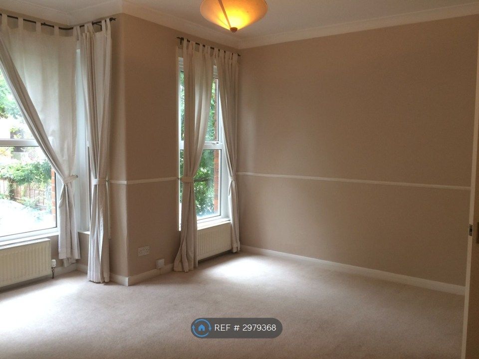 Property photo 1 of 18 Living Room