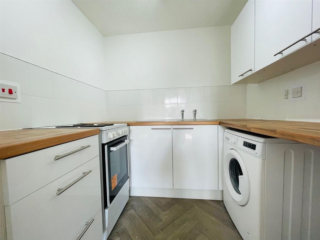 Property photo 2 of 5 Kitchen