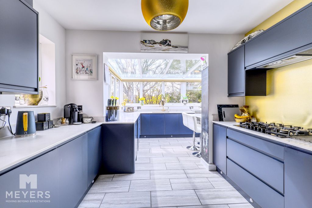 Property photo 3 of 34