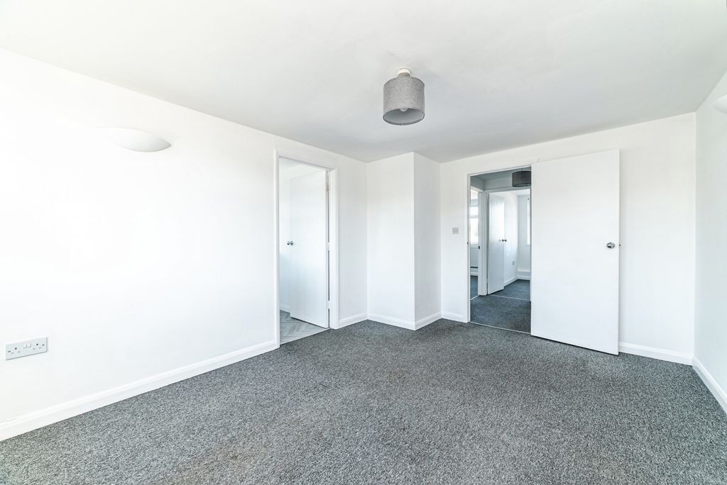 Property photo 3 of 9 Pbox-Img.Jpg