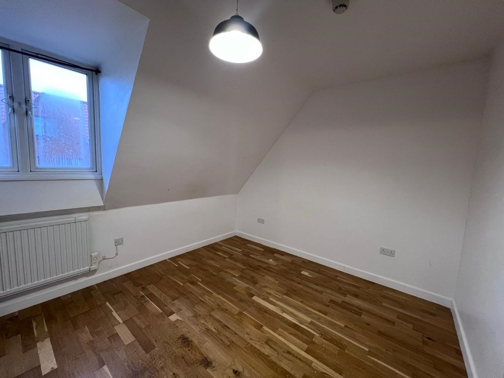 Property photo 3 of 6 Bedroom 3