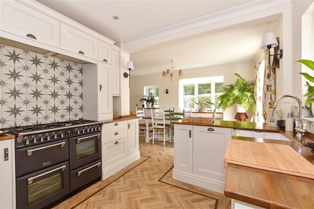 Property photo 2 of 18 Kitchen