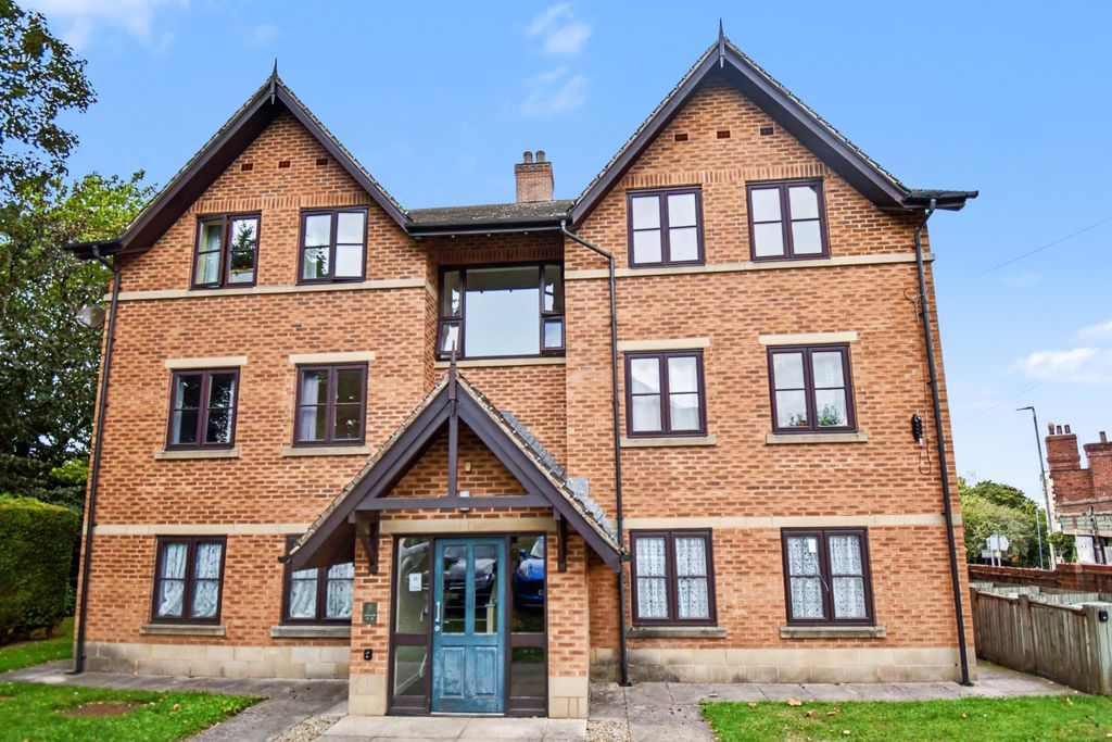 Property photo 1 of 12 Flat 4, Crosthwaite Court, Spink Lane, Pontefract, West Yorkshire, Wf8 1Eb