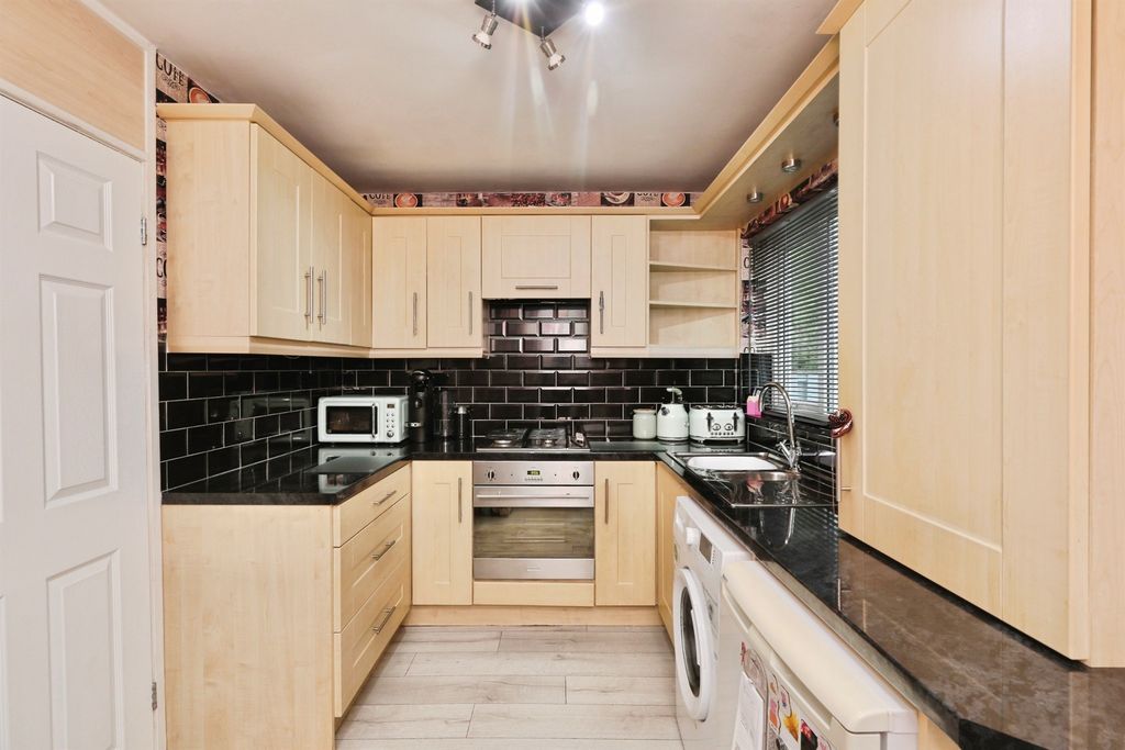 Property photo 3 of 13