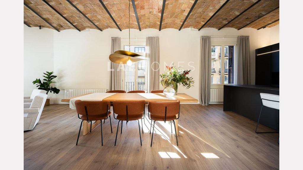 Property photo 2 of 31