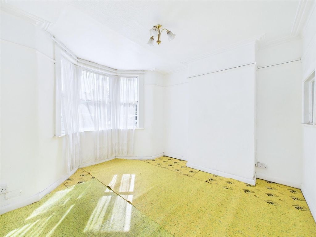 Property photo 2 of 12 2 - 3 Bedroom Terraced House.Jpg