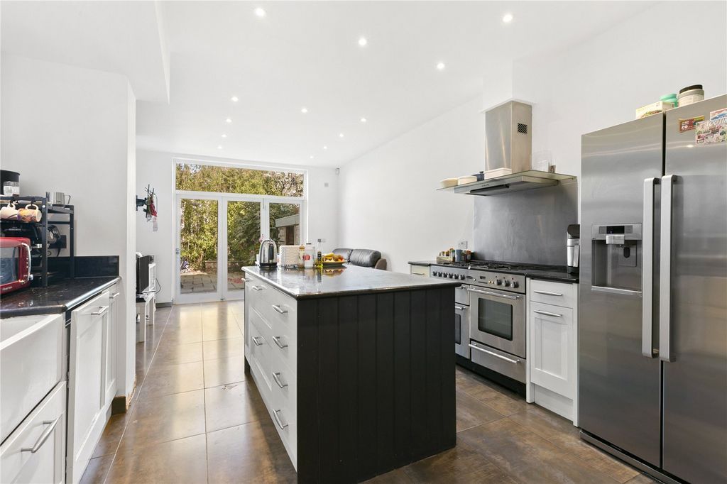 Property photo 2 of 14 Kitchen