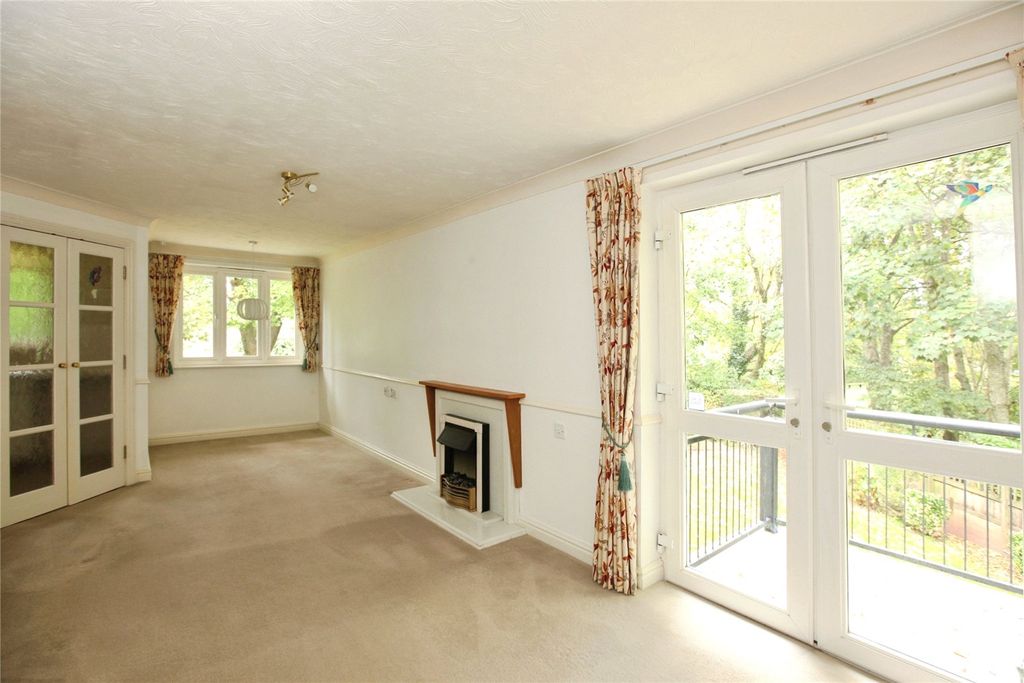 Property photo 3 of 10 Lounge