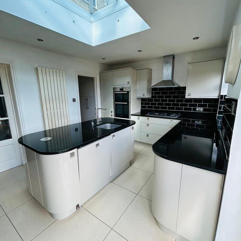 Property photo 2 of 12 Gallery