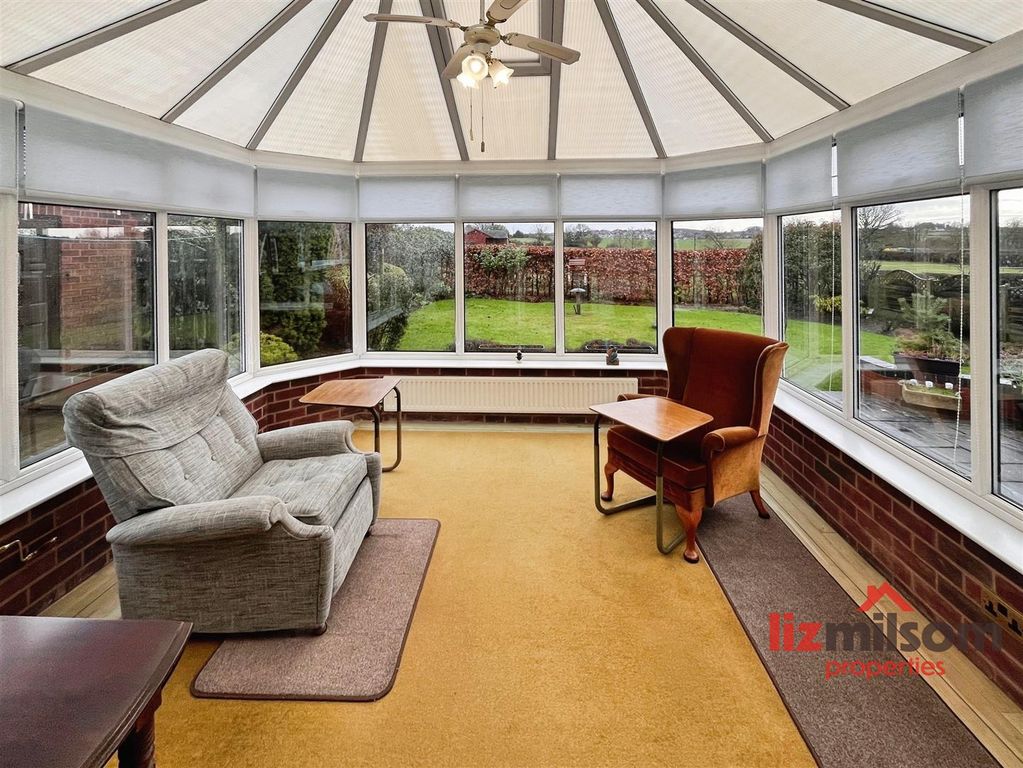 Property photo 3 of 23 Conservatory