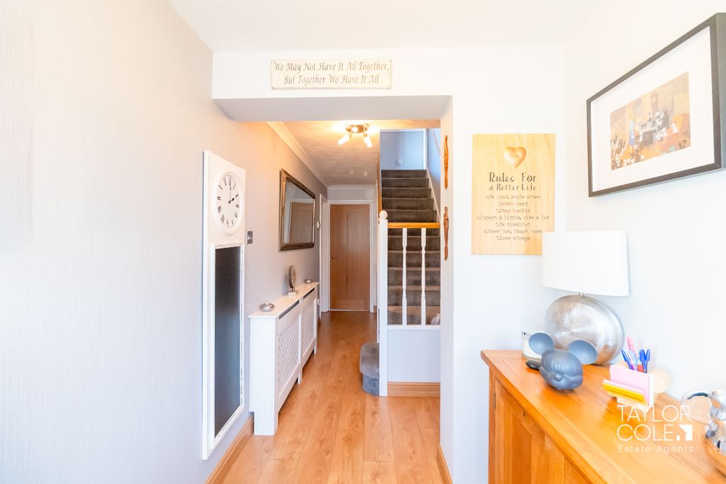 Property photo 2 of 33