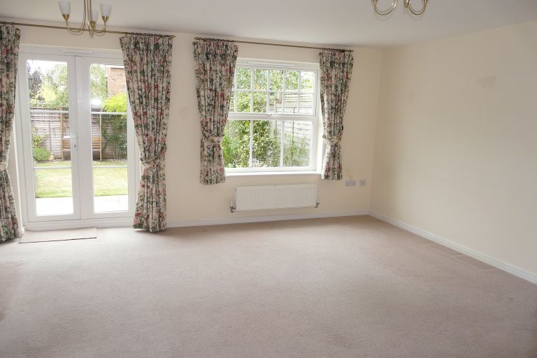 Property photo 2 of 6 Lounge