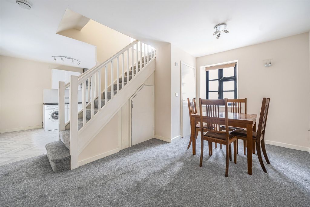 Property photo 3 of 9 Lounge>Kitchen