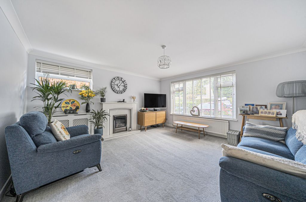 Property photo 2 of 17 1358153-1-68d1559...