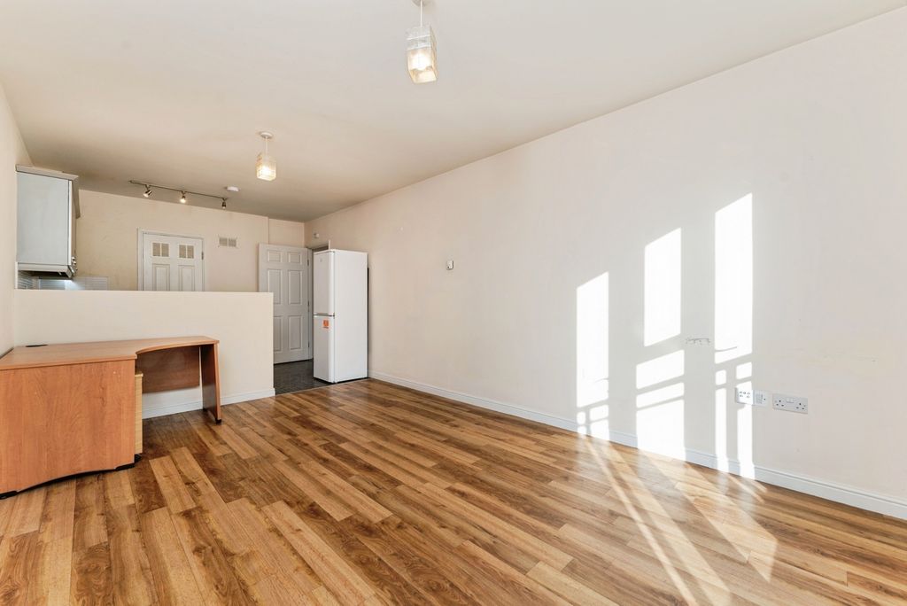 Property photo 3 of 12 Pbox-Img.Jpg