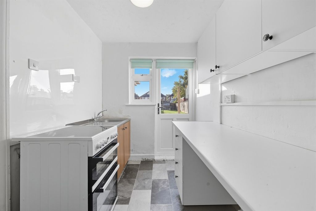 Property photo 2 of 15 Bellhouse Road