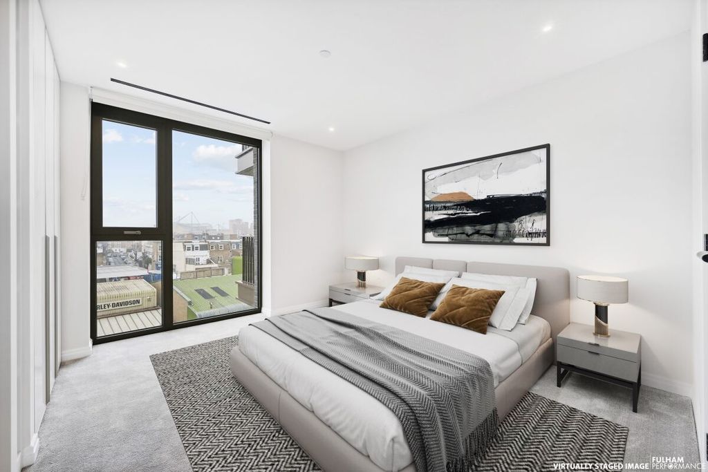 Property photo 3 of 10 Hampton House  -...