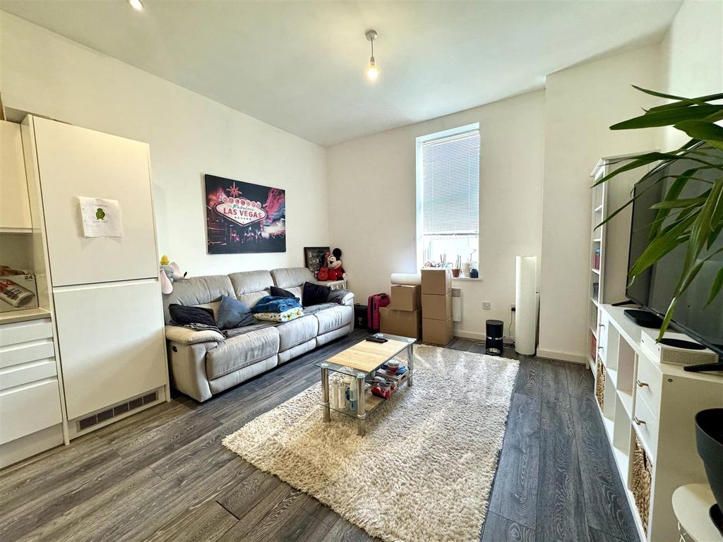 Property photo 1 of 7 Living Room Pic 4.Jpeg