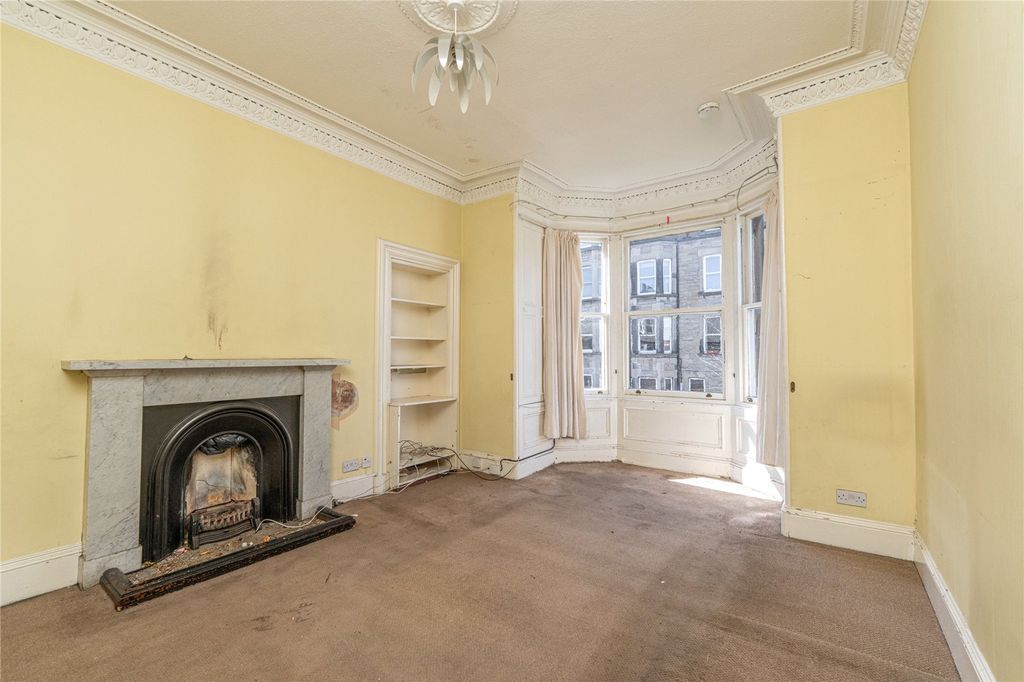 Property photo 2 of 28 Lounge