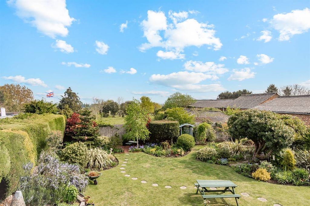 Property photo 2 of 32