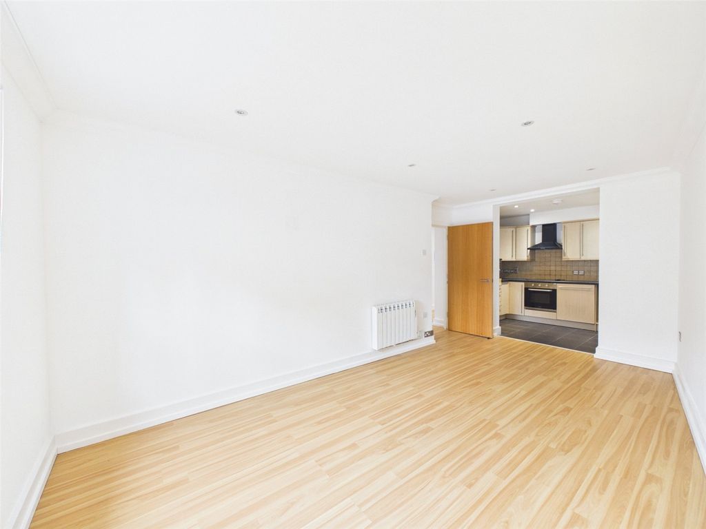 Property photo 2 of 7 Picture No. 17