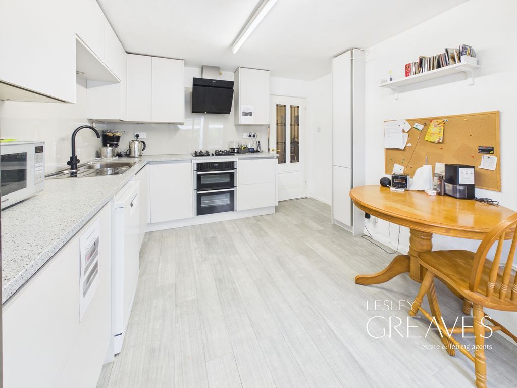 Property photo 3 of 15 Kitchen