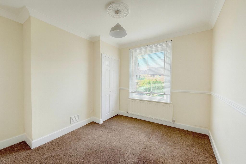 Property photo 3 of 14 Room 2