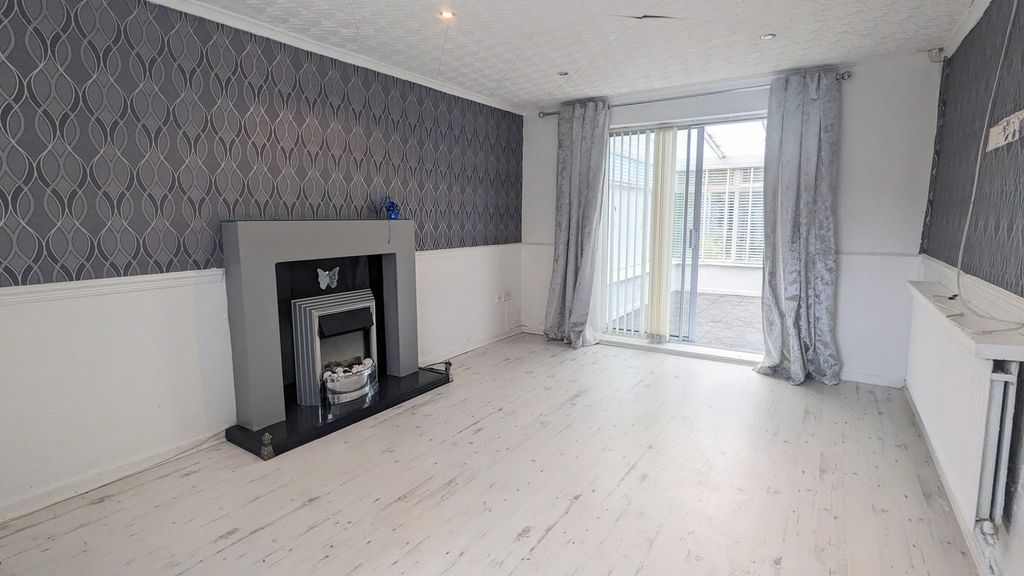 Property photo 3 of 25