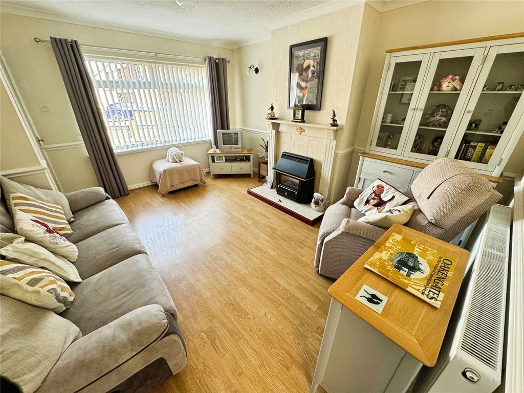 Property photo 2 of 10 Lounge