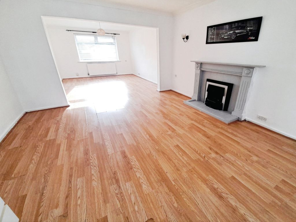 Property photo 3 of 12 Pbox-Living_Room-321257.Jpg
