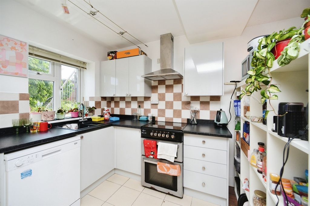 Property photo 3 of 14