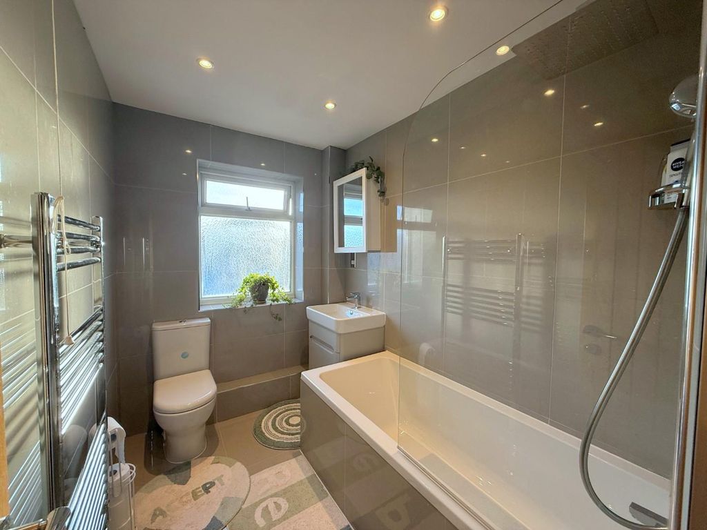 Property photo 3 of 21 26.Jpg