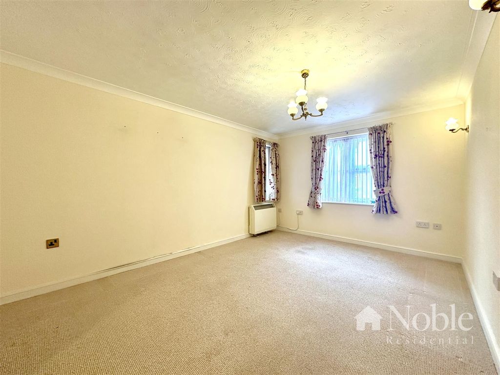 Property photo 3 of 11 Lounge