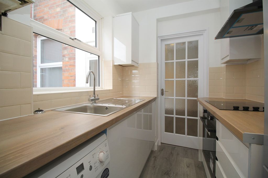 Property photo 3 of 28 Kitchen