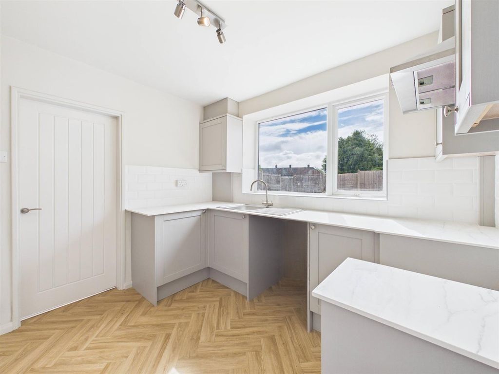 Property photo 3 of 20 Kitchen