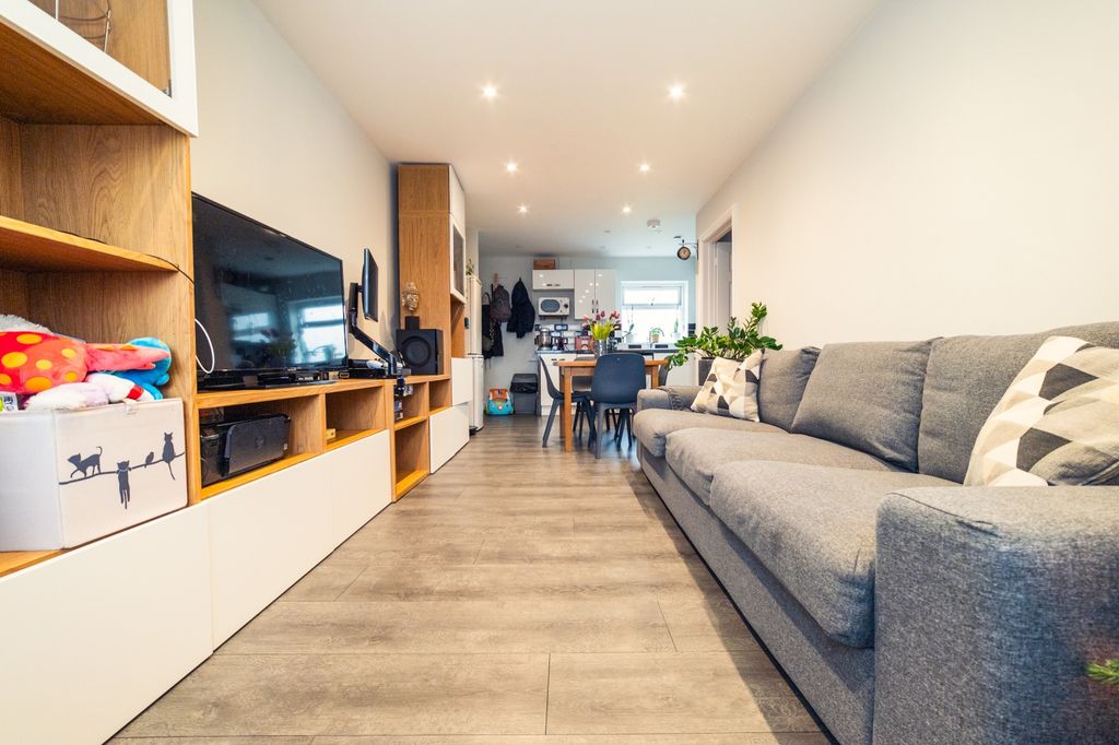 Property photo 3 of 16 Award-Winning Media Team On Every Listing_11