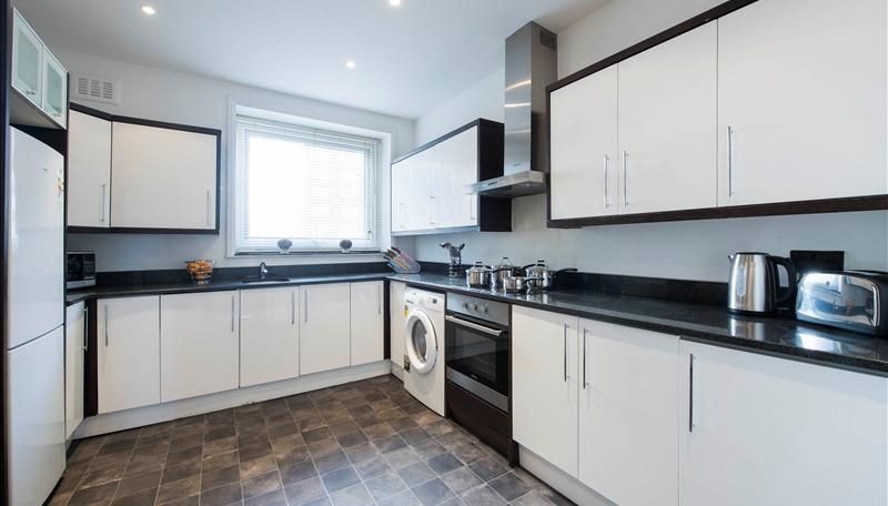 Property photo 2 of 10 Kitchen