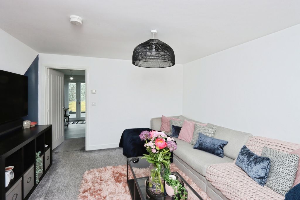 Property photo 2 of 17 Photo