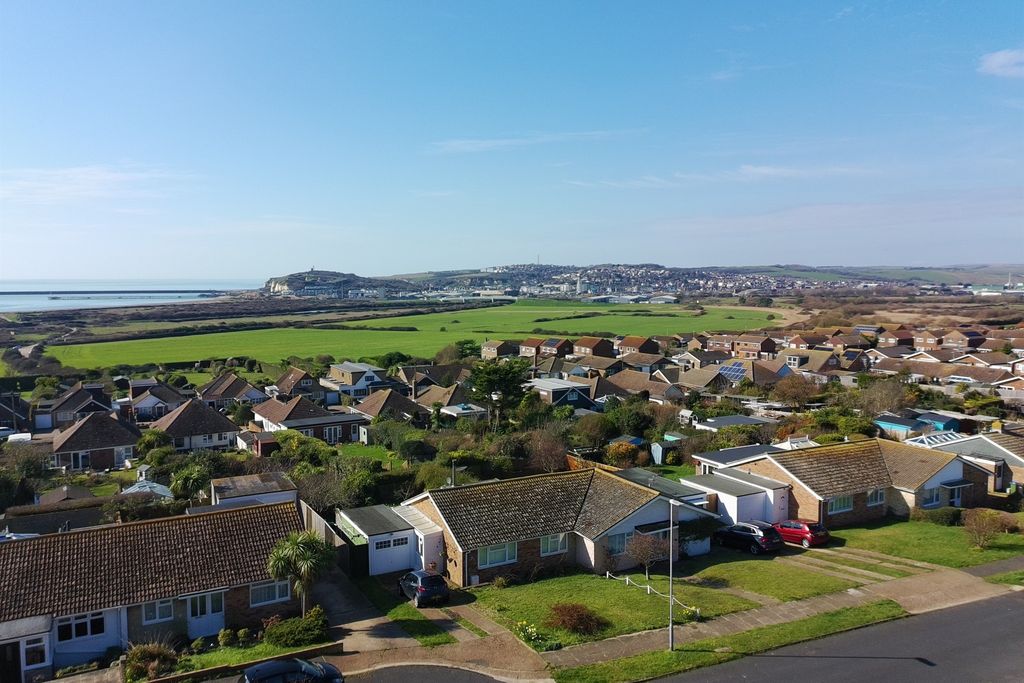 Property photo 2 of 20